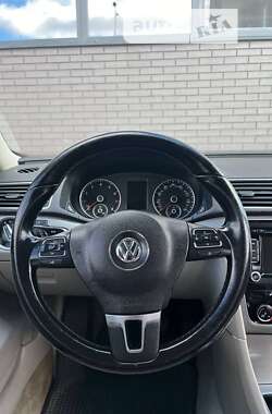 Седан Volkswagen Passat 2014 в Рокитному