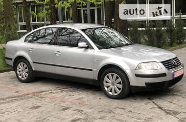 Седан Volkswagen Passat 2001 в Киверцах