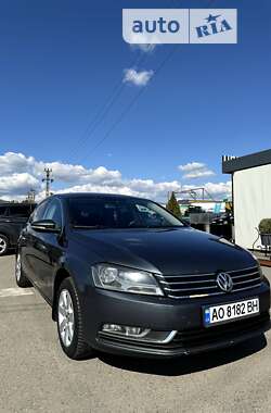 Седан Volkswagen Passat 2013 в Тячеве