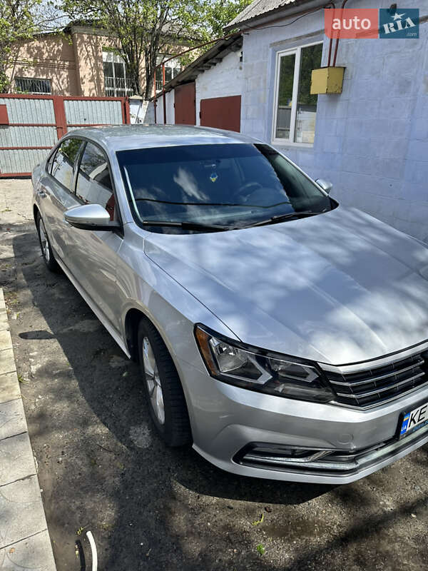 Седан Volkswagen Passat 2018 в Киеве