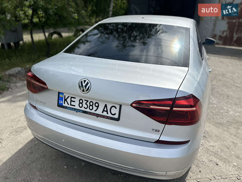 Седан Volkswagen Passat 2018 в Киеве