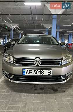 Седан Volkswagen Passat 2012 в Киеве