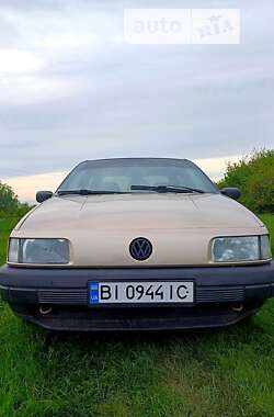 Седан Volkswagen Passat 1990 в Миргороді