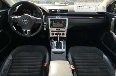 Седан Volkswagen Passat 2012 в Ивано-Франковске