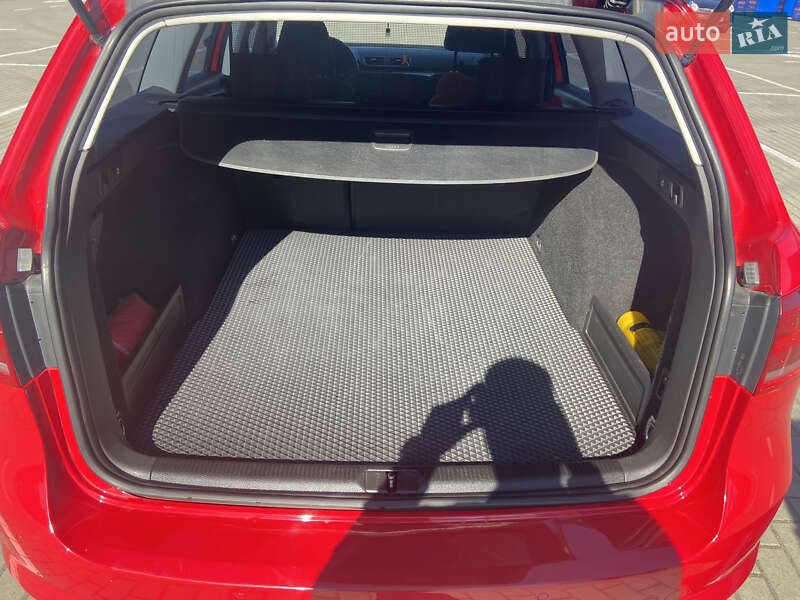 Универсал Volkswagen Passat 2012 в Нововолынске