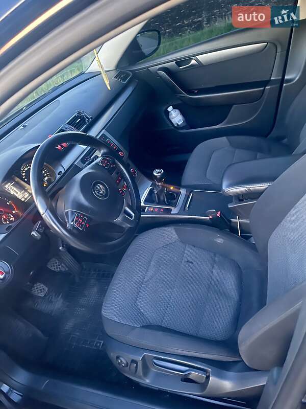 Универсал Volkswagen Passat 2012 в Карловке