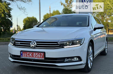 Універсал Volkswagen Passat 2016 в Житомирі