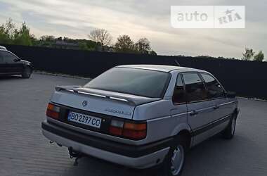 Седан Volkswagen Passat 1990 в Збаражі
