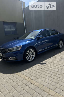 Седан Volkswagen Passat 2016 в Ивано-Франковске