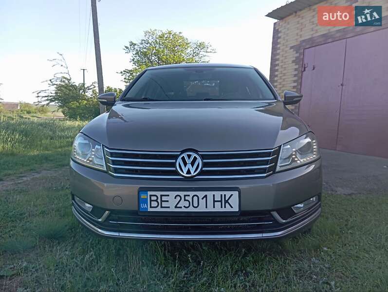 Седан Volkswagen Passat 2011 в Миколаєві