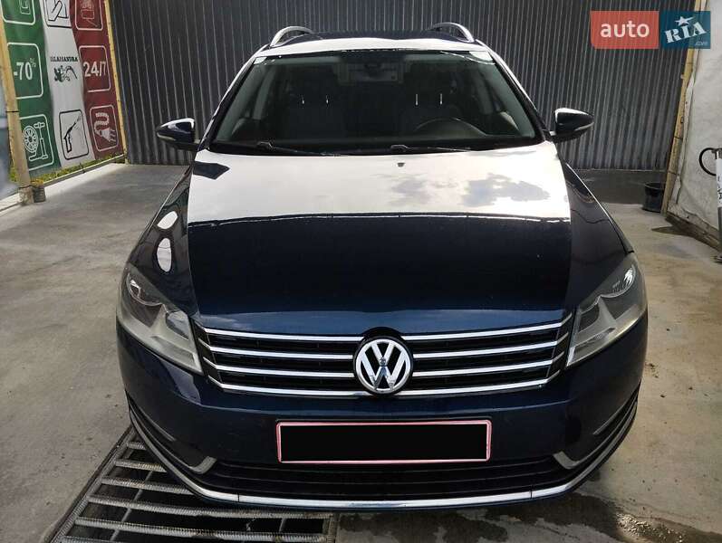 Універсал Volkswagen Passat 2010 в Чернівцях