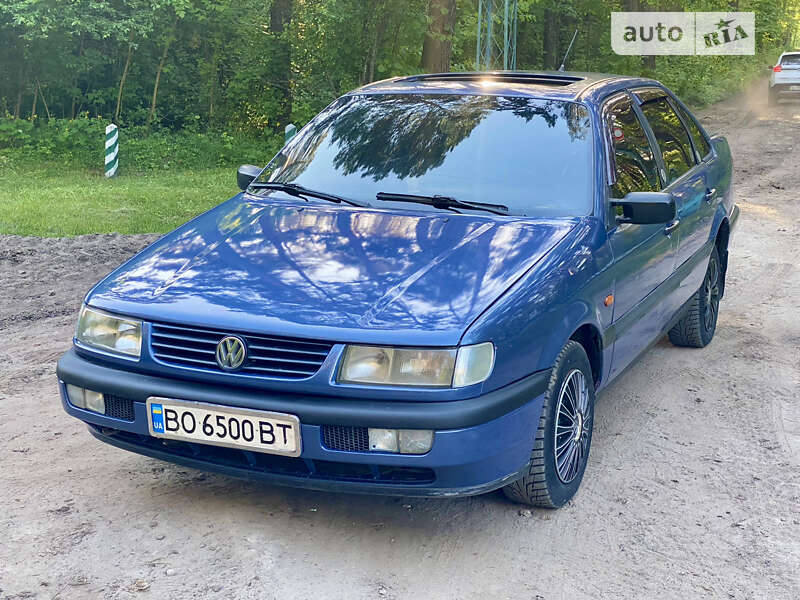 Седан Volkswagen Passat 1994 в Кременце