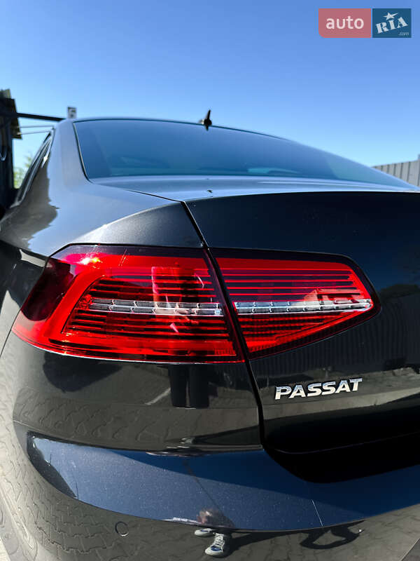 Седан Volkswagen Passat 2017 в Хмельницком