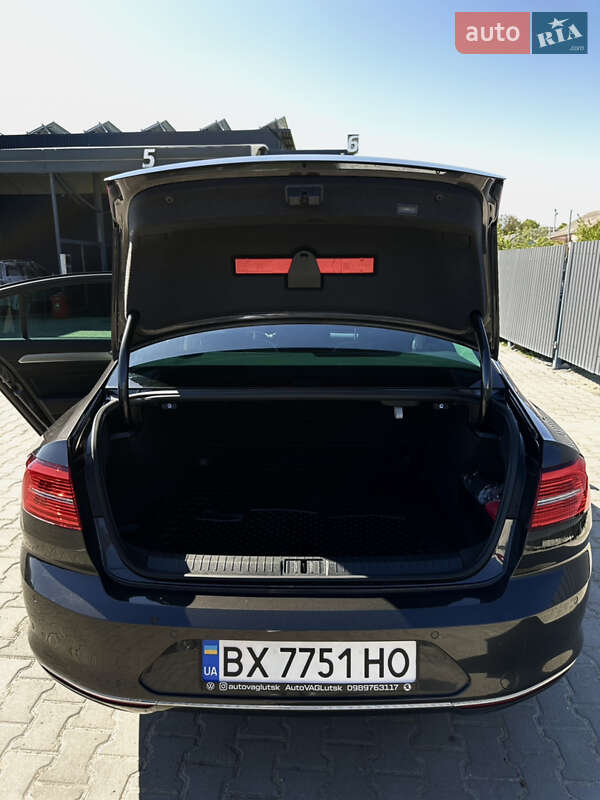 Седан Volkswagen Passat 2017 в Хмельницком