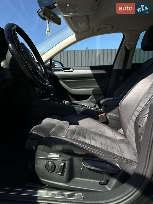 Седан Volkswagen Passat 2017 в Хмельницком