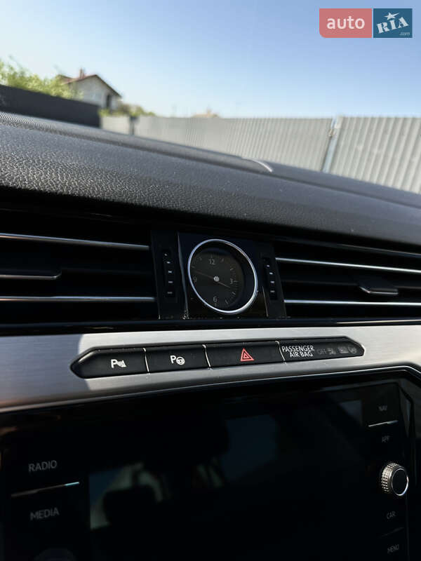 Седан Volkswagen Passat 2017 в Хмельницком