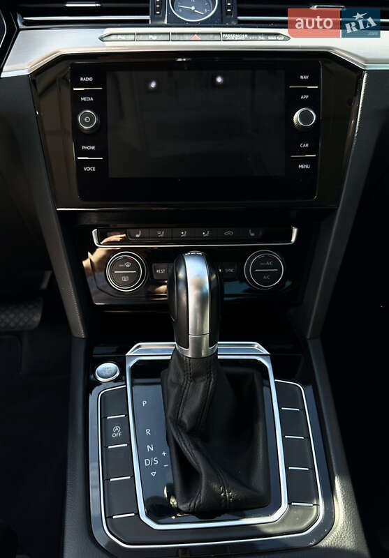 Седан Volkswagen Passat 2017 в Хмельницком