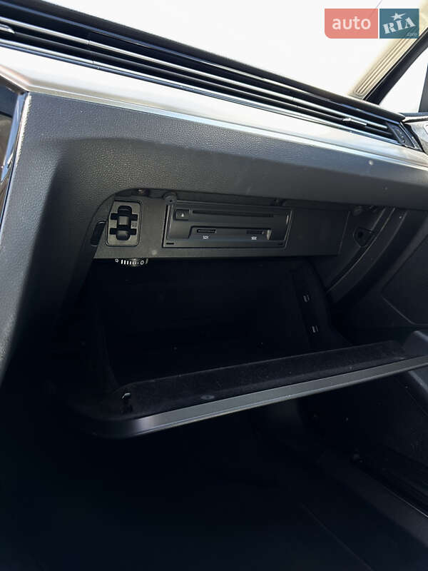 Седан Volkswagen Passat 2017 в Хмельницком