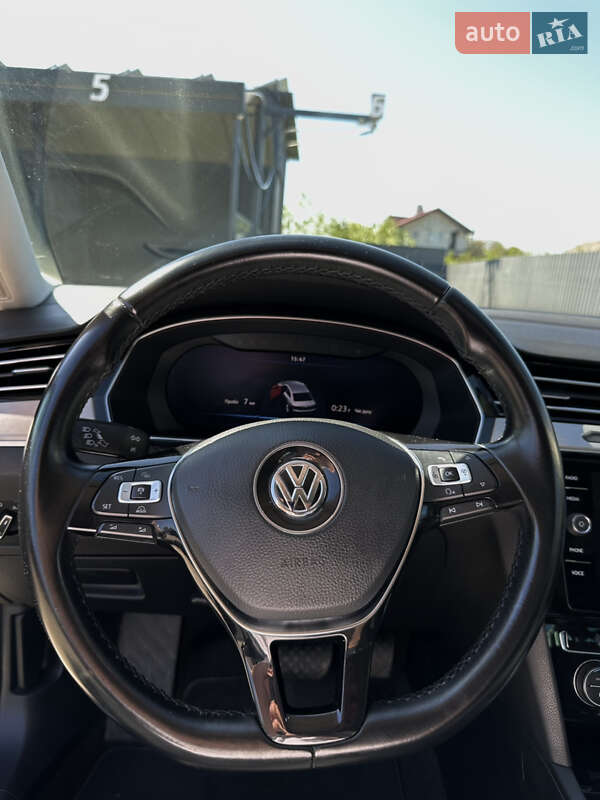 Седан Volkswagen Passat 2017 в Хмельницком