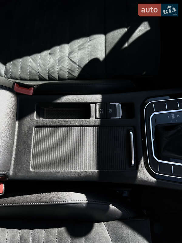 Седан Volkswagen Passat 2017 в Хмельницком