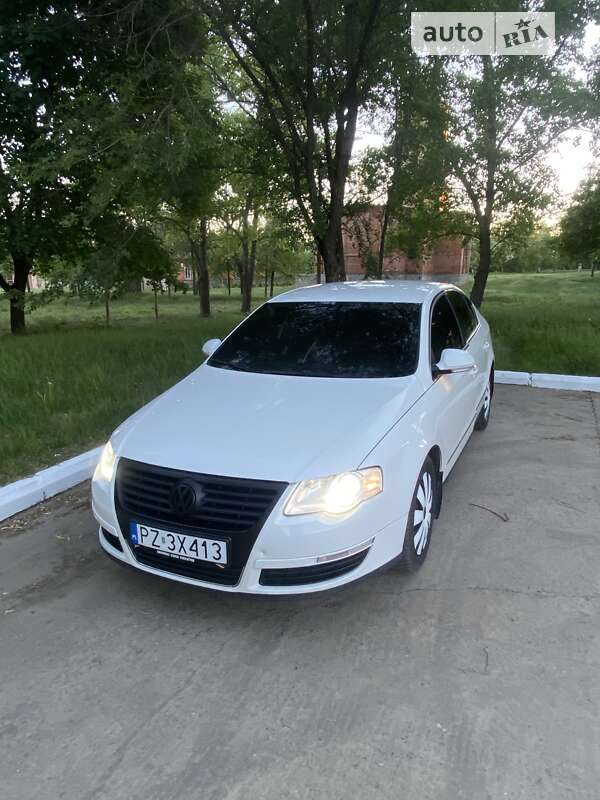 Седан Volkswagen Passat 2005 в Марганце