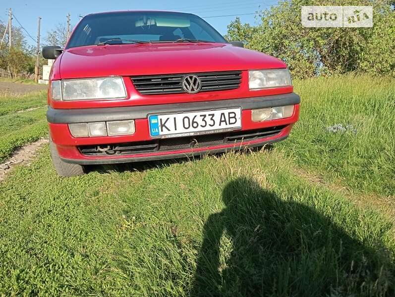 Седан Volkswagen Passat 1996 в Миргороде