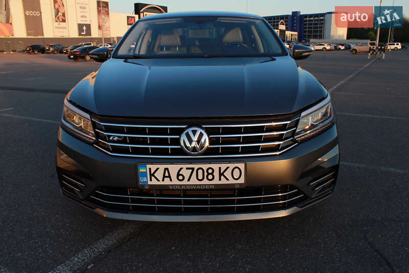 Седан Volkswagen Passat 2017 в Киеве