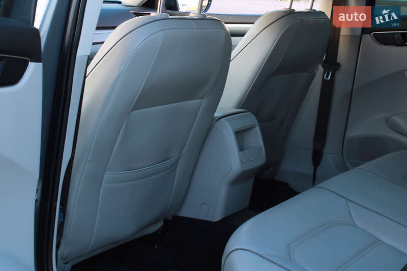 Седан Volkswagen Passat 2017 в Киеве