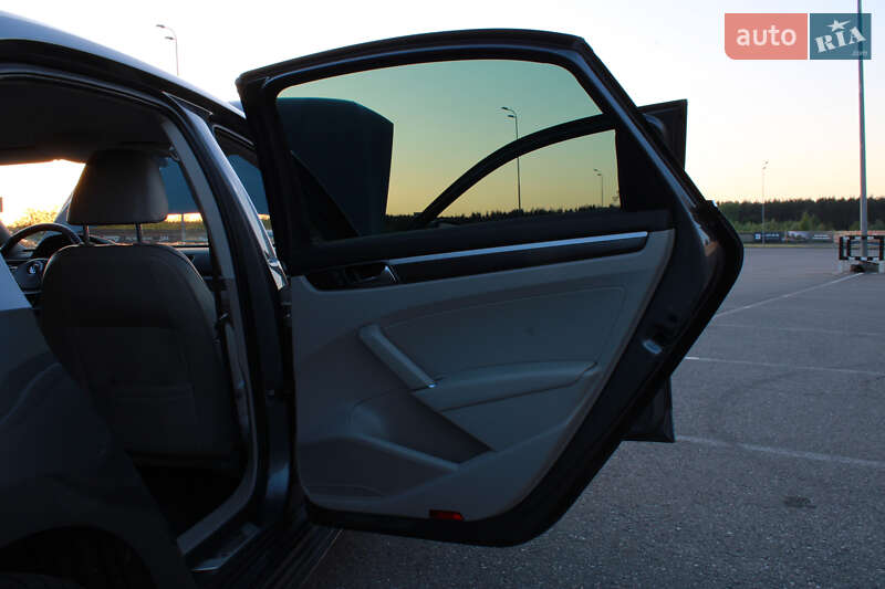 Седан Volkswagen Passat 2017 в Киеве