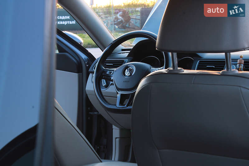 Седан Volkswagen Passat 2017 в Киеве
