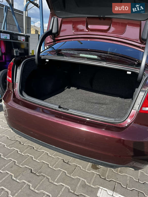 Седан Volkswagen Passat 2013 в Києві