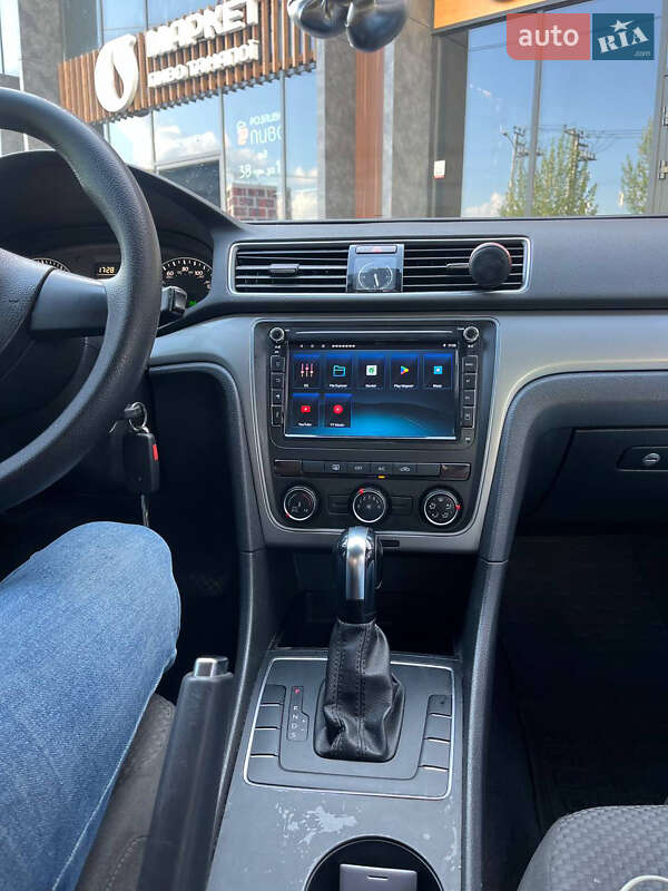 Седан Volkswagen Passat 2013 в Києві