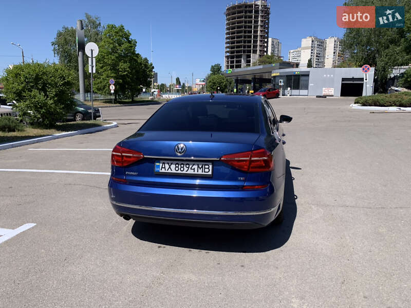 Седан Volkswagen Passat 2015 в Харькове