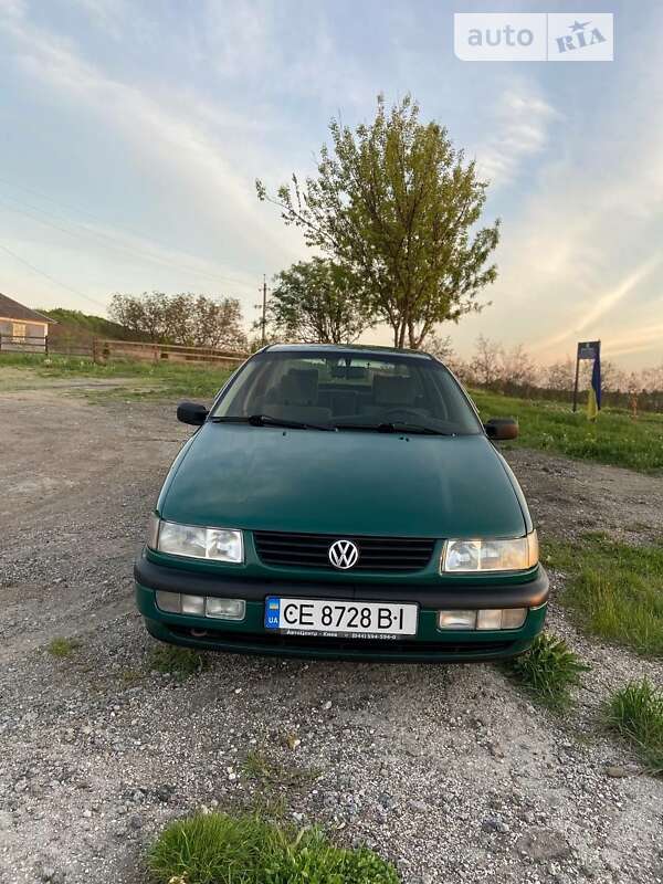 Седан Volkswagen Passat 1994 в Черновцах