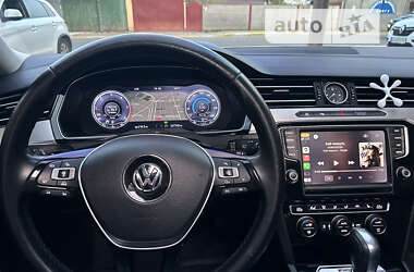 Седан Volkswagen Passat 2015 в Ирпене