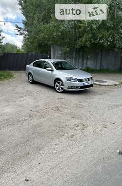 Седан Volkswagen Passat 2010 в Киеве