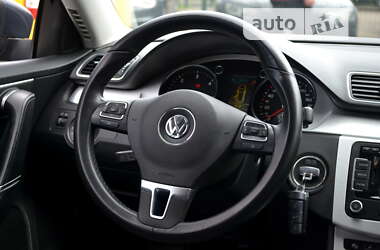 Універсал Volkswagen Passat 2012 в Бердичеві