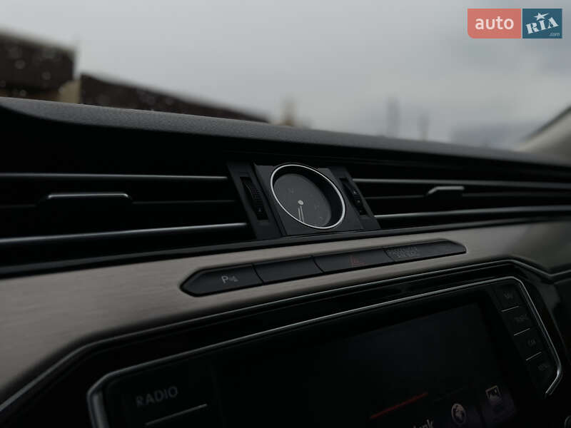 Универсал Volkswagen Passat 2015 в Староконстантинове