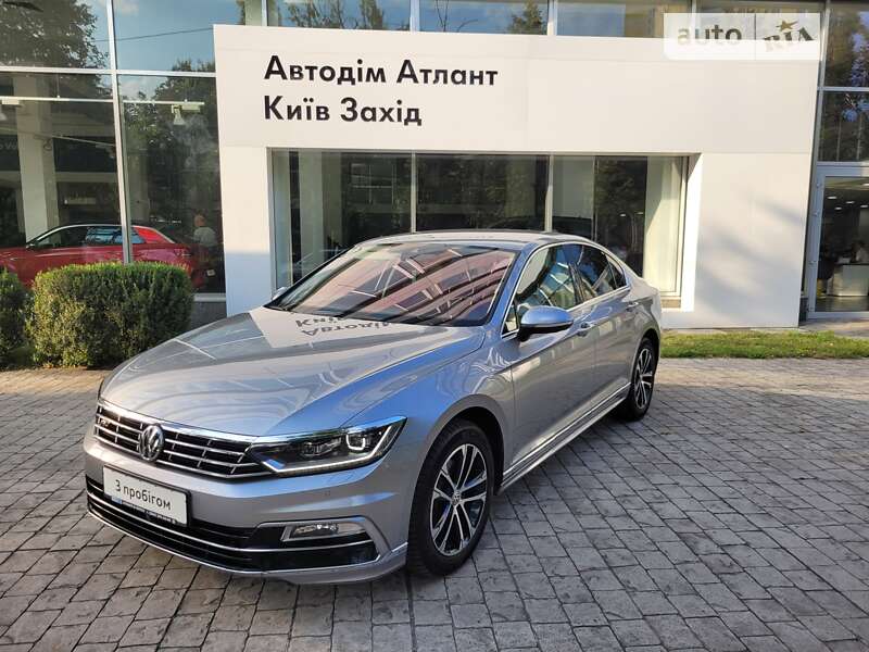 Седан Volkswagen Passat 2018 в Киеве