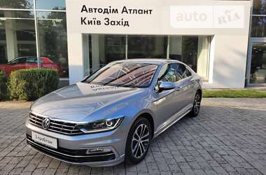 Седан Volkswagen Passat 2018 в Киеве