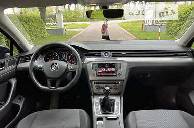 Седан Volkswagen Passat 2015 в Звягеле