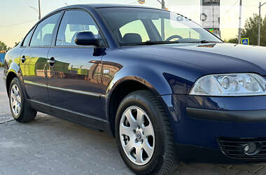 Седан Volkswagen Passat 2003 в Виннице