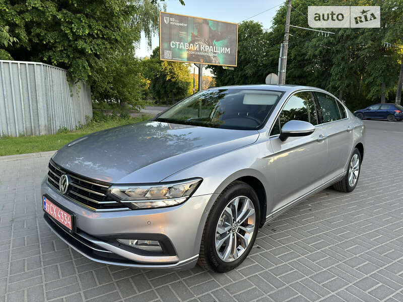 Седан Volkswagen Passat 2019 в Житомире