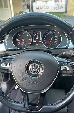 Универсал Volkswagen Passat 2017 в Сторожинце