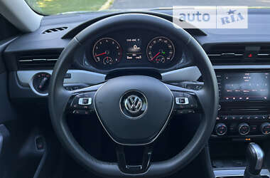 Седан Volkswagen Passat 2021 в Киеве