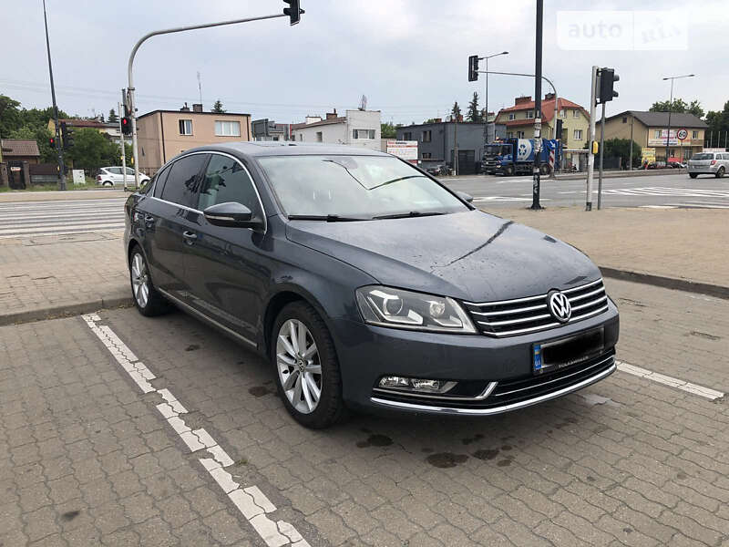 Седан Volkswagen Passat 2011 в Рівному