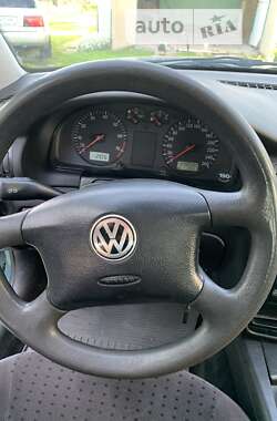 Седан Volkswagen Passat 1998 в Любомле