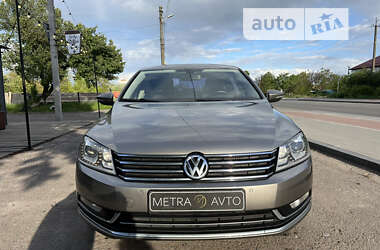 Седан Volkswagen Passat 2013 в Чернігові