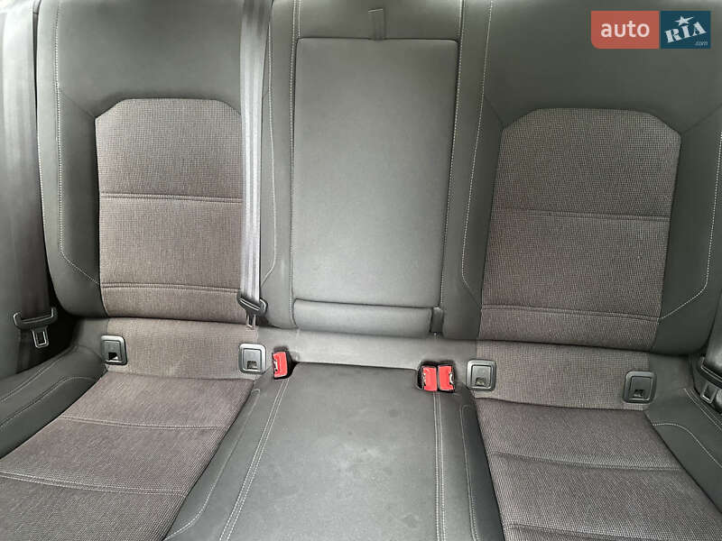 Седан Volkswagen Passat 2014 в Дубровице