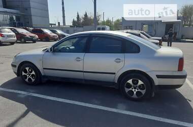 Седан Volkswagen Passat 1999 в Днепре